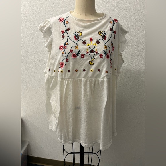 Embroidered Floral White Top - Picture 1 of 3